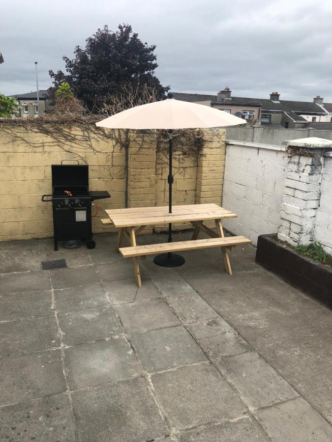 Cheerful 4 Bedroom Town House With Bbq, Galway Kültér fotó